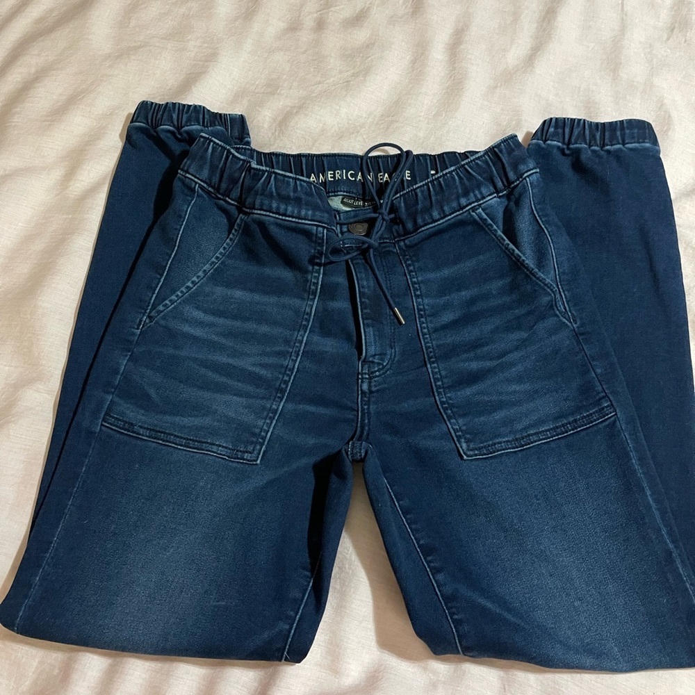 SOLD- American Eagle Jeans size 8